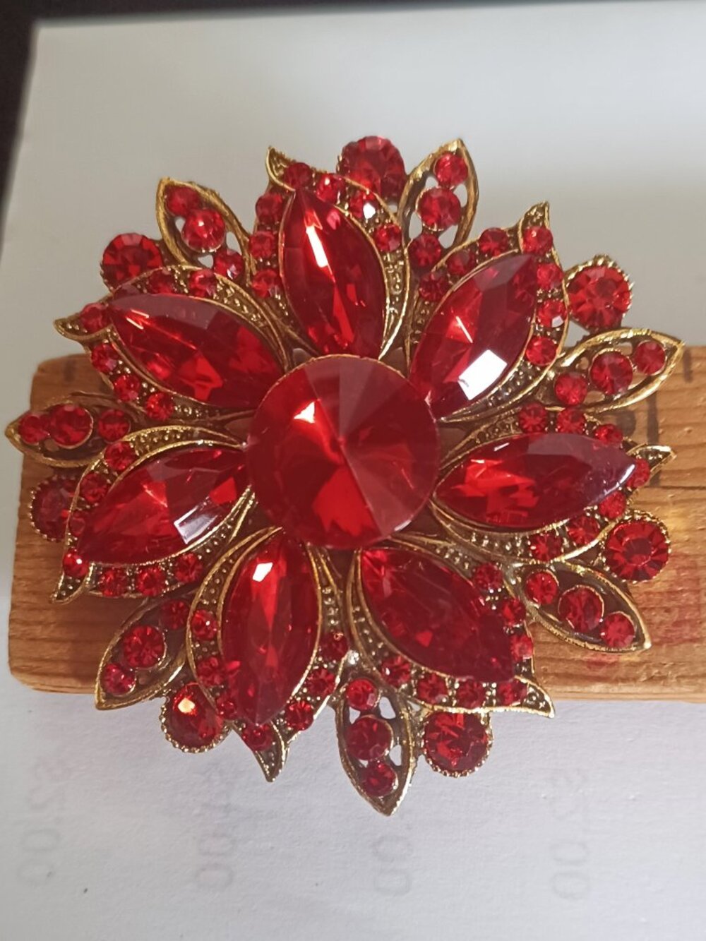 Gorgeous Red Rhinestone Brooch - Picture 4 of 4